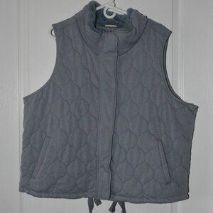 Calia by Carrie Underwood Women's size 2X Quilted Vest / Grey Pearl